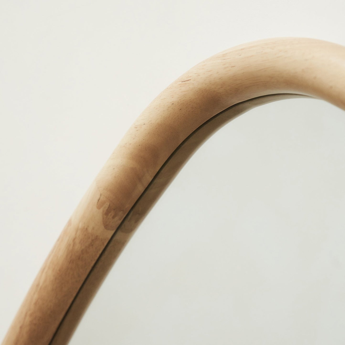 Aaliyah - Miroir irrégulier pleine longueur en bois clair 180 cm x 80 cm