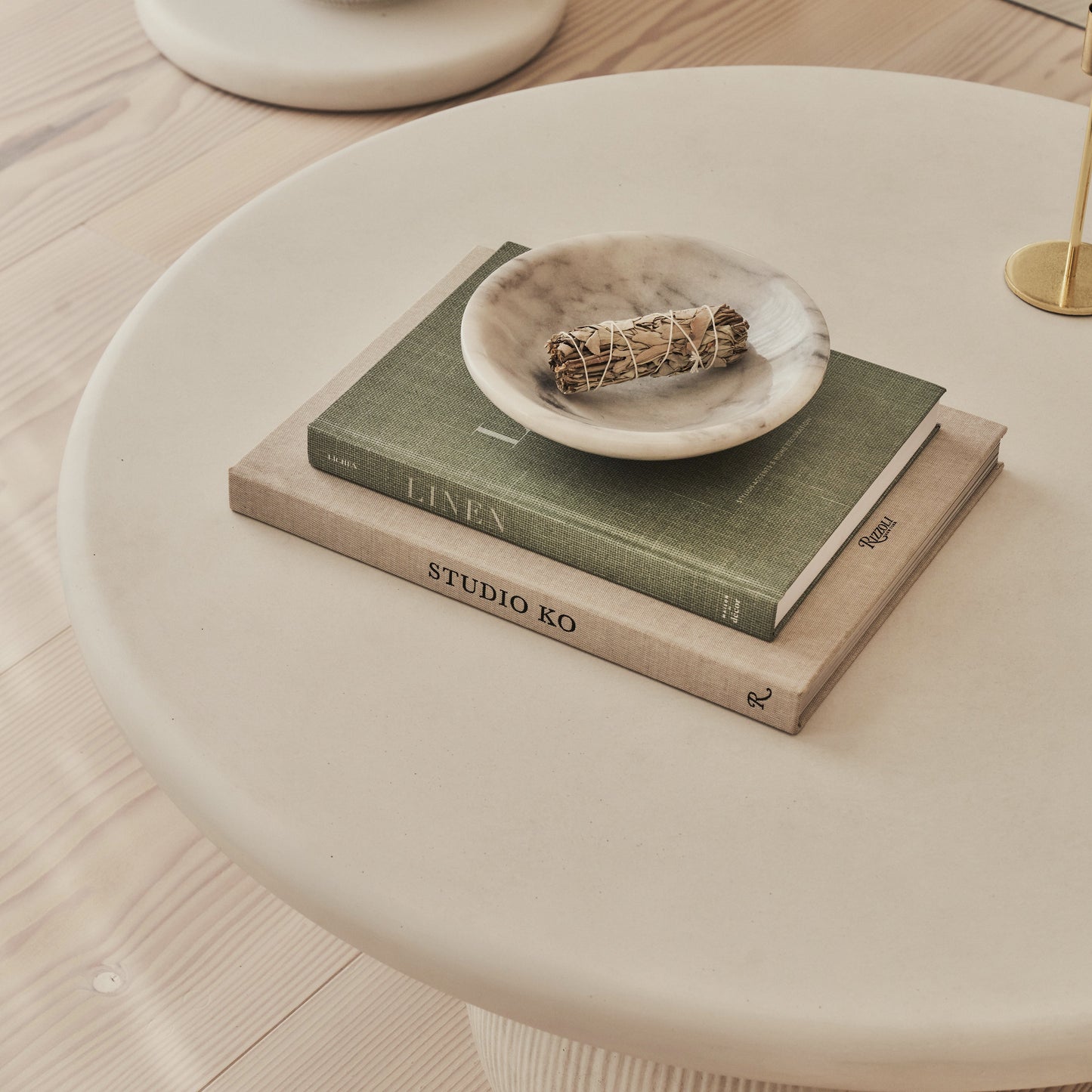 Leonardo - Table Basse Minimaliste Boule en Béton Grande