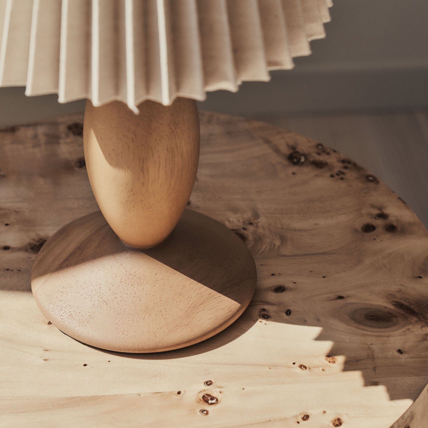 Elba - Lampe de Table avec Abat-Jour Plissé Bois Chaud