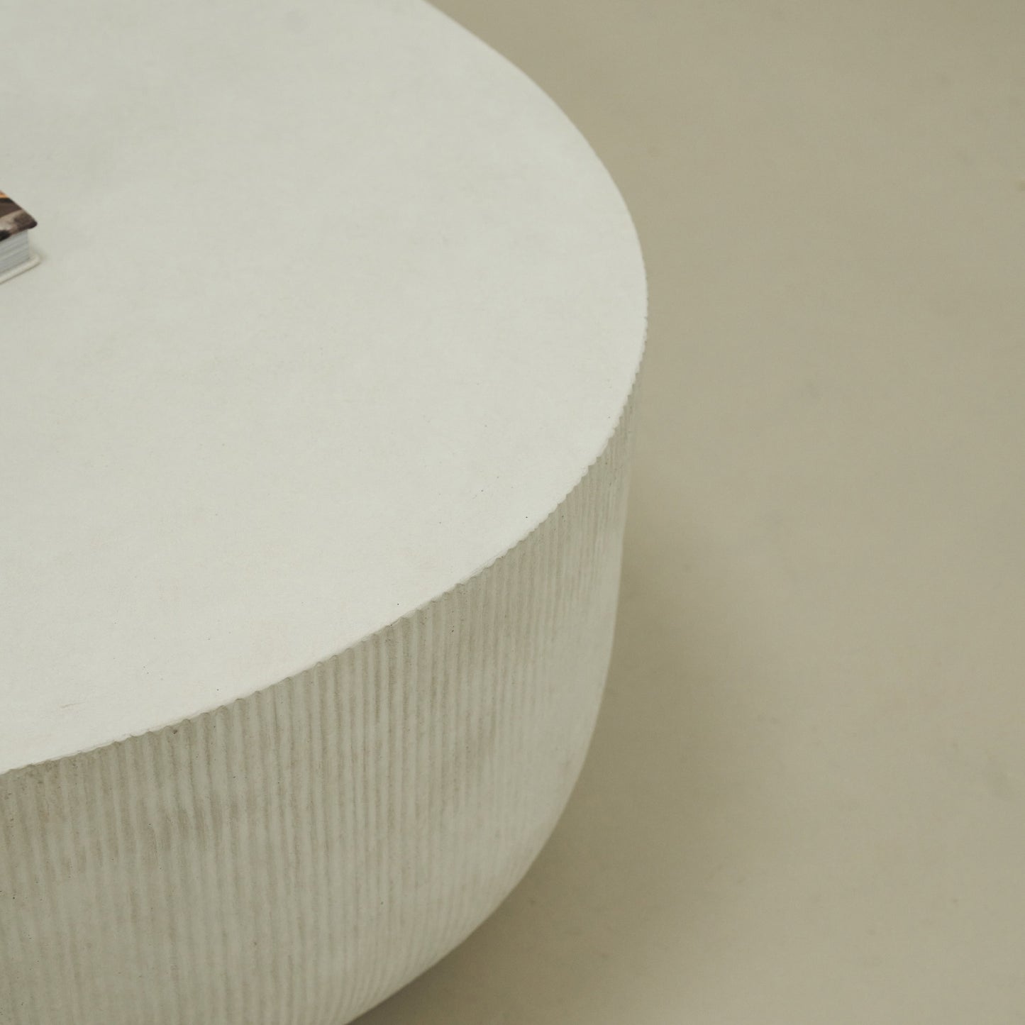 Leonardo - Table basse minimaliste en béton forme irrégulière grande