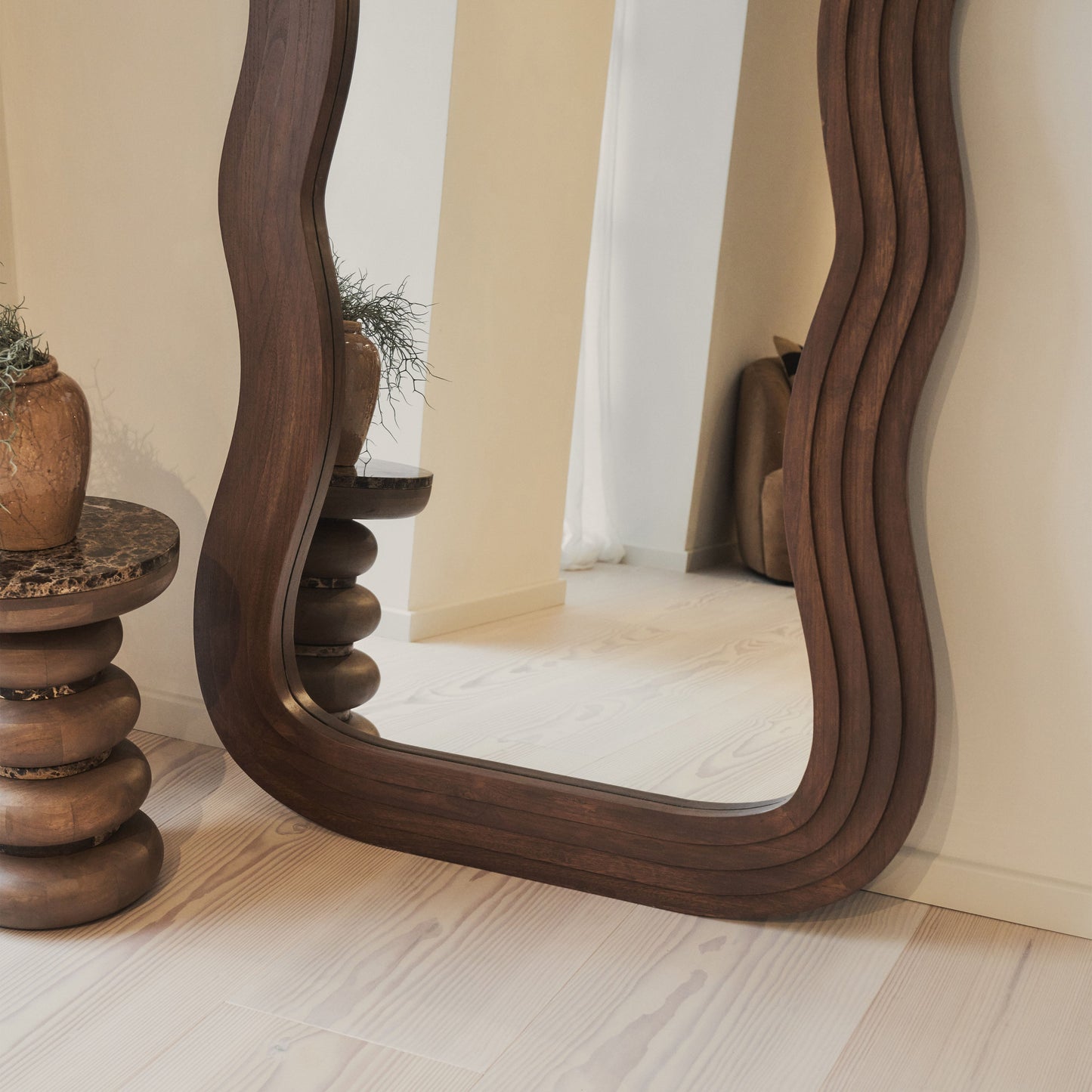 Luciana - Miroir extra grand pleine longueur vague bois foncé 180 cm x 105 cm