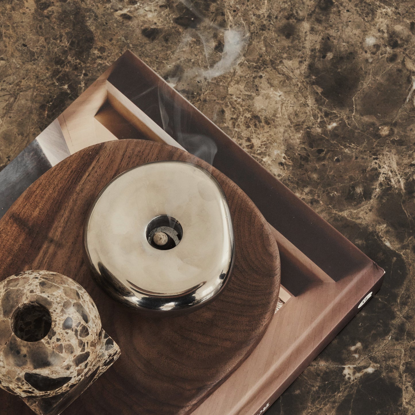 Valor - Table basse ronde premium en bois foncé et marbre Dark Emperador