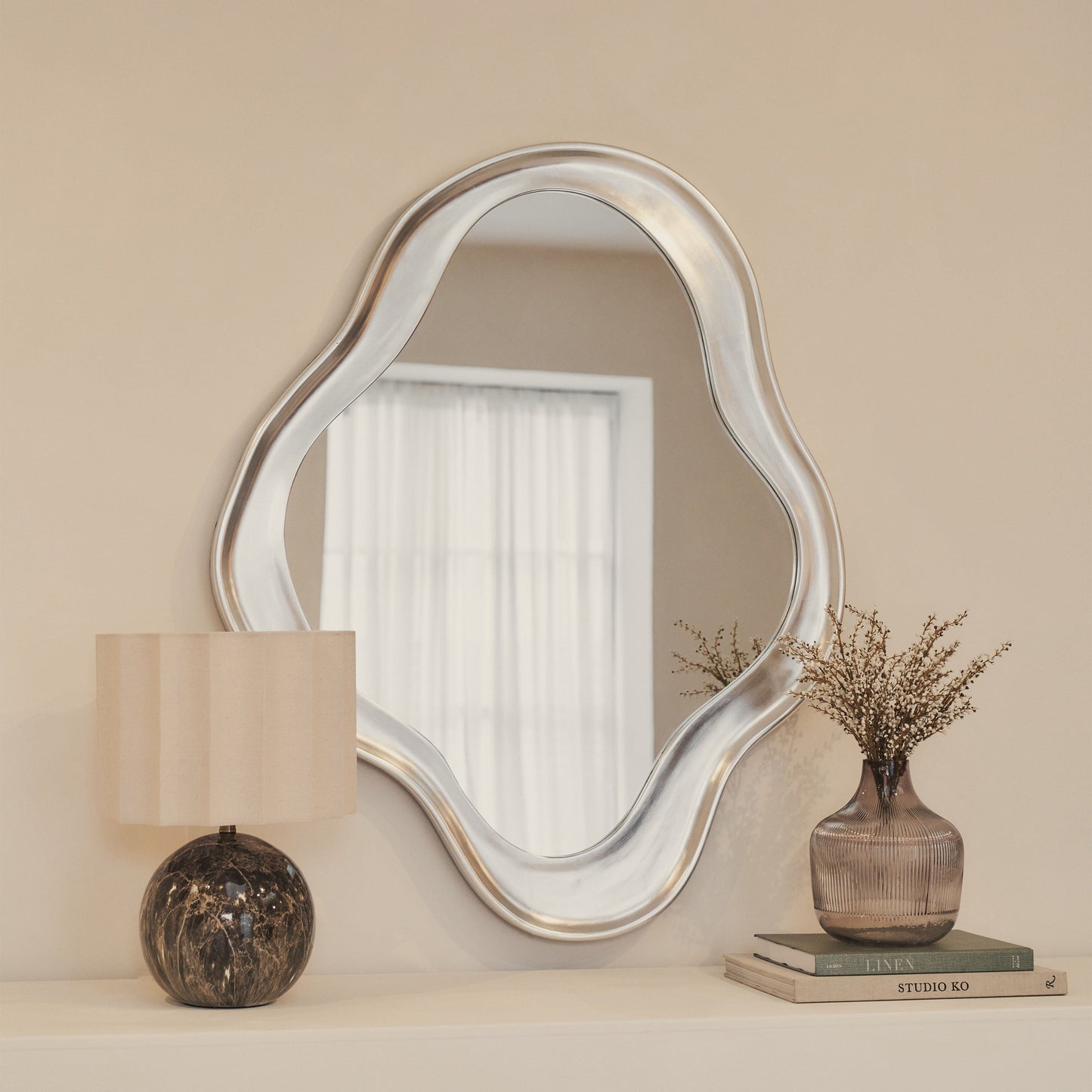 Riva - Miroir irrégulier en forme d'étang brossé chrome 120cm x 90cm