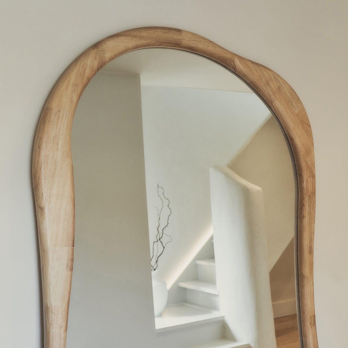 Arcurva - Miroir irrégulier extra grand pleine longueur en bois clair 190cm x 120cm