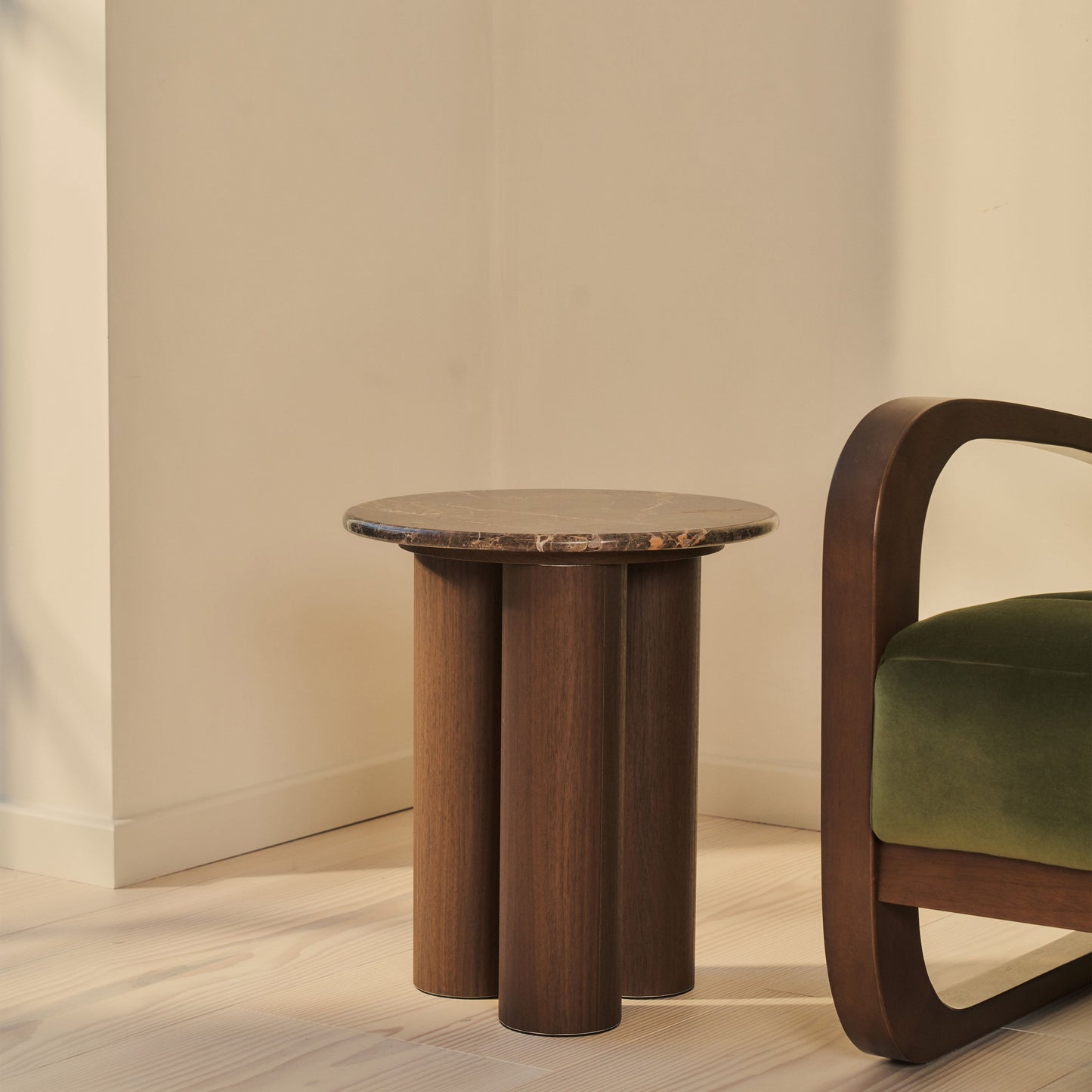 Trivium - Table d'Appoint Ronde en Bois Foncé Dark Emperador Premium
