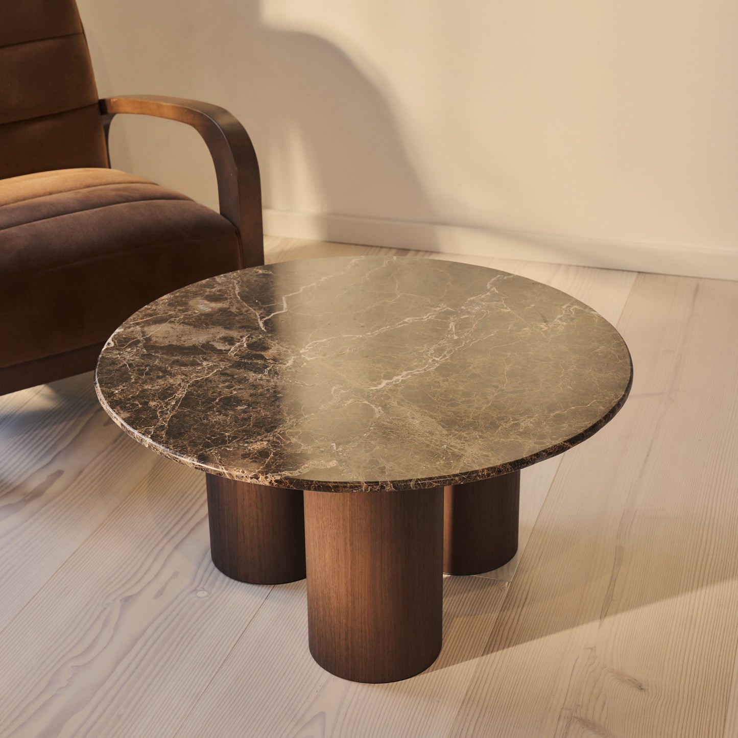 Trivium - Table Basse Ronde en Bois Foncé Dark Emperador Premium