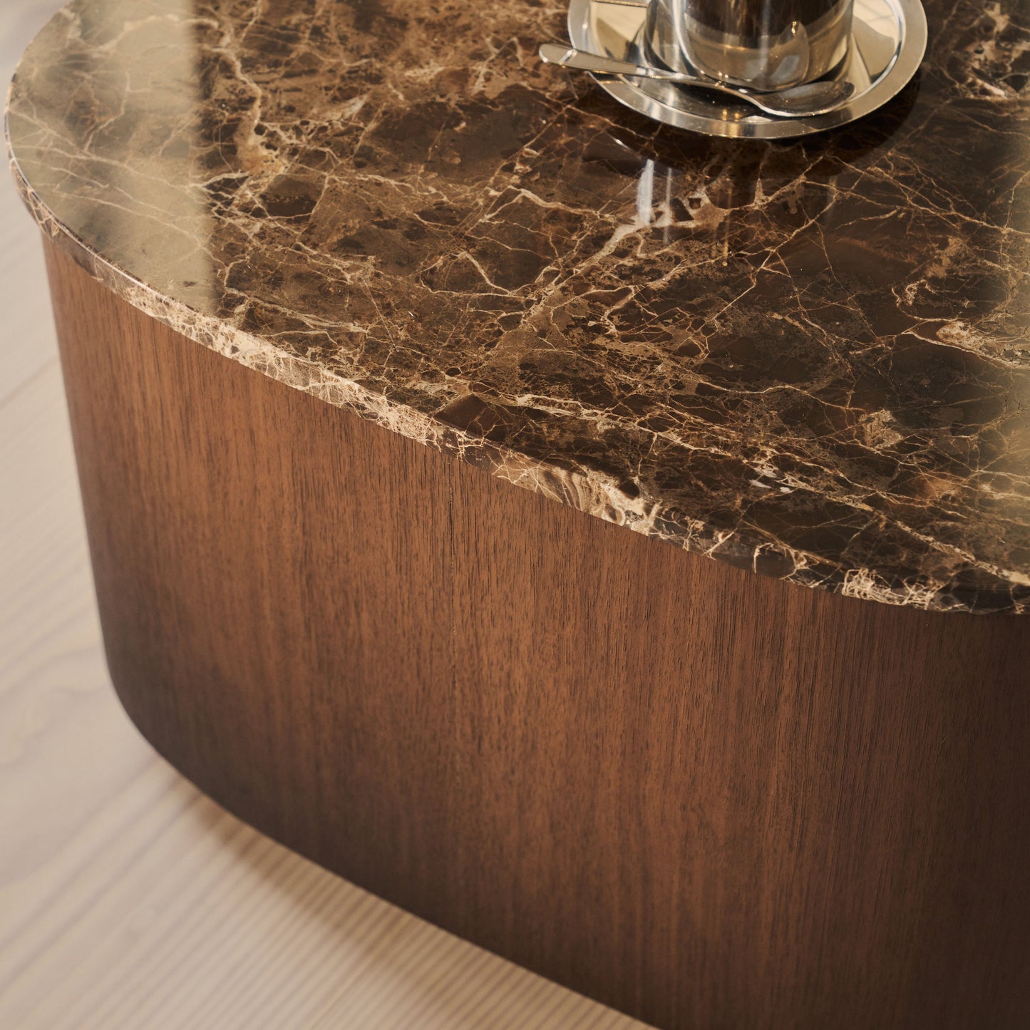 Arlo - Table basse premium en bois irrégulier Dark Emperador foncé