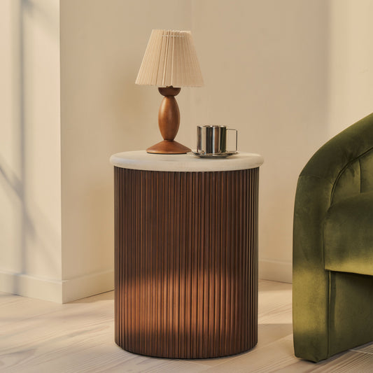 Cove - Table d'appoint ronde nervurée en bois foncé