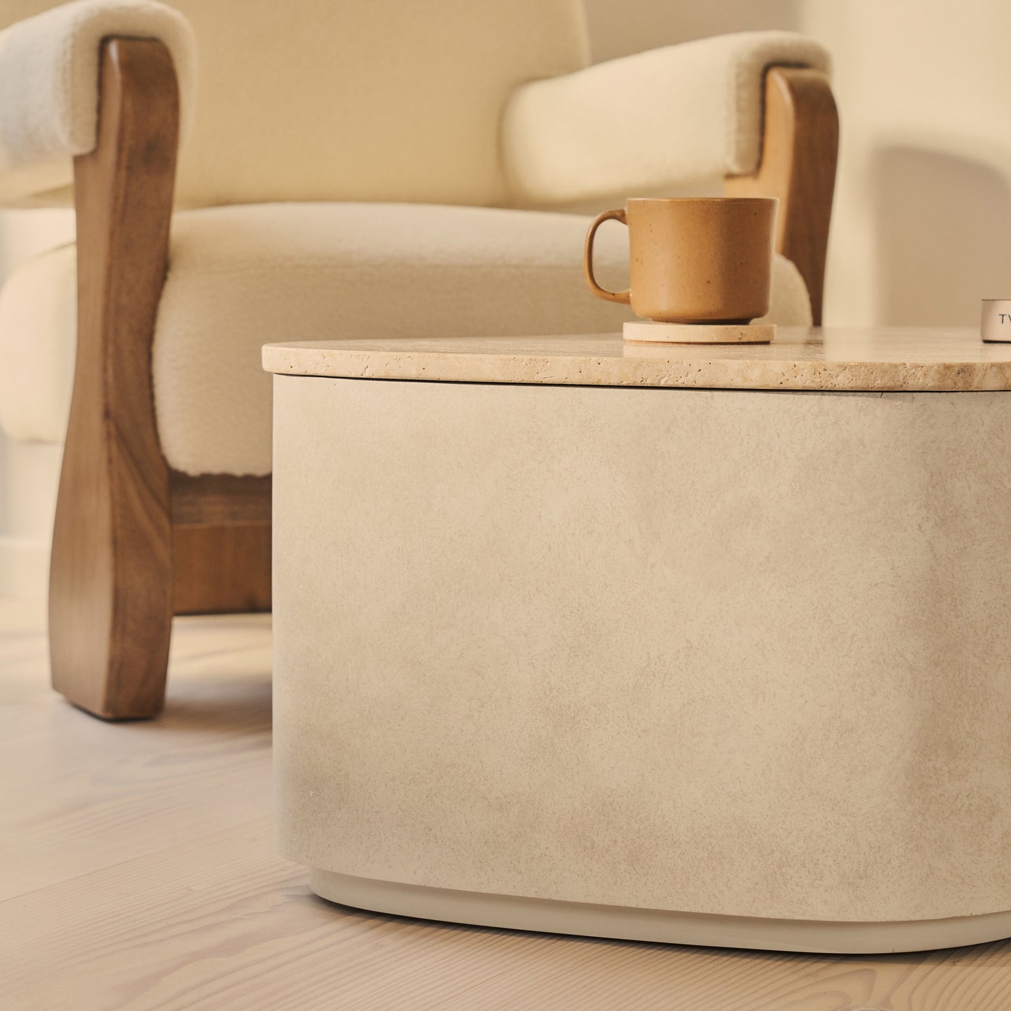 Arlo - Table basse premium en béton irrégulier travertin beige