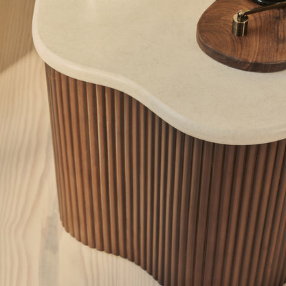 Cove - Table d'Appoint Latérale Irrégulière à Cannelures en Bois Foncé