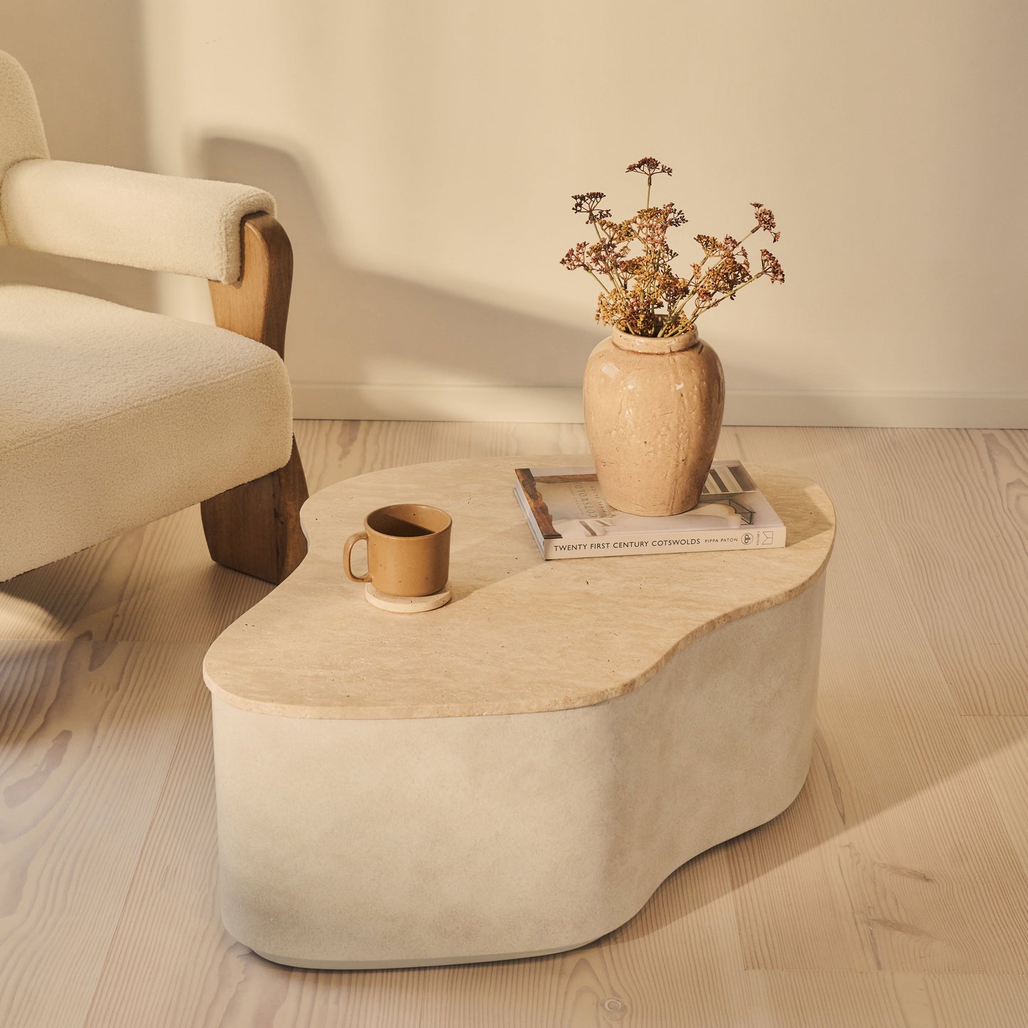 Arlo - Table basse premium en béton irrégulier travertin beige