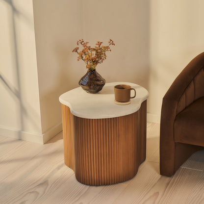 Cove - Table d'Appoint Irregulière à Côtes en Bois Chaud