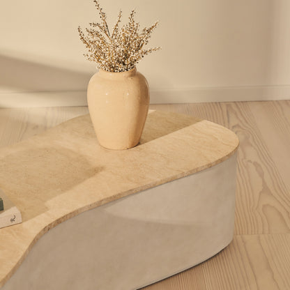 Arlo - Table basse extra large premium en béton irrégulier travertin beige