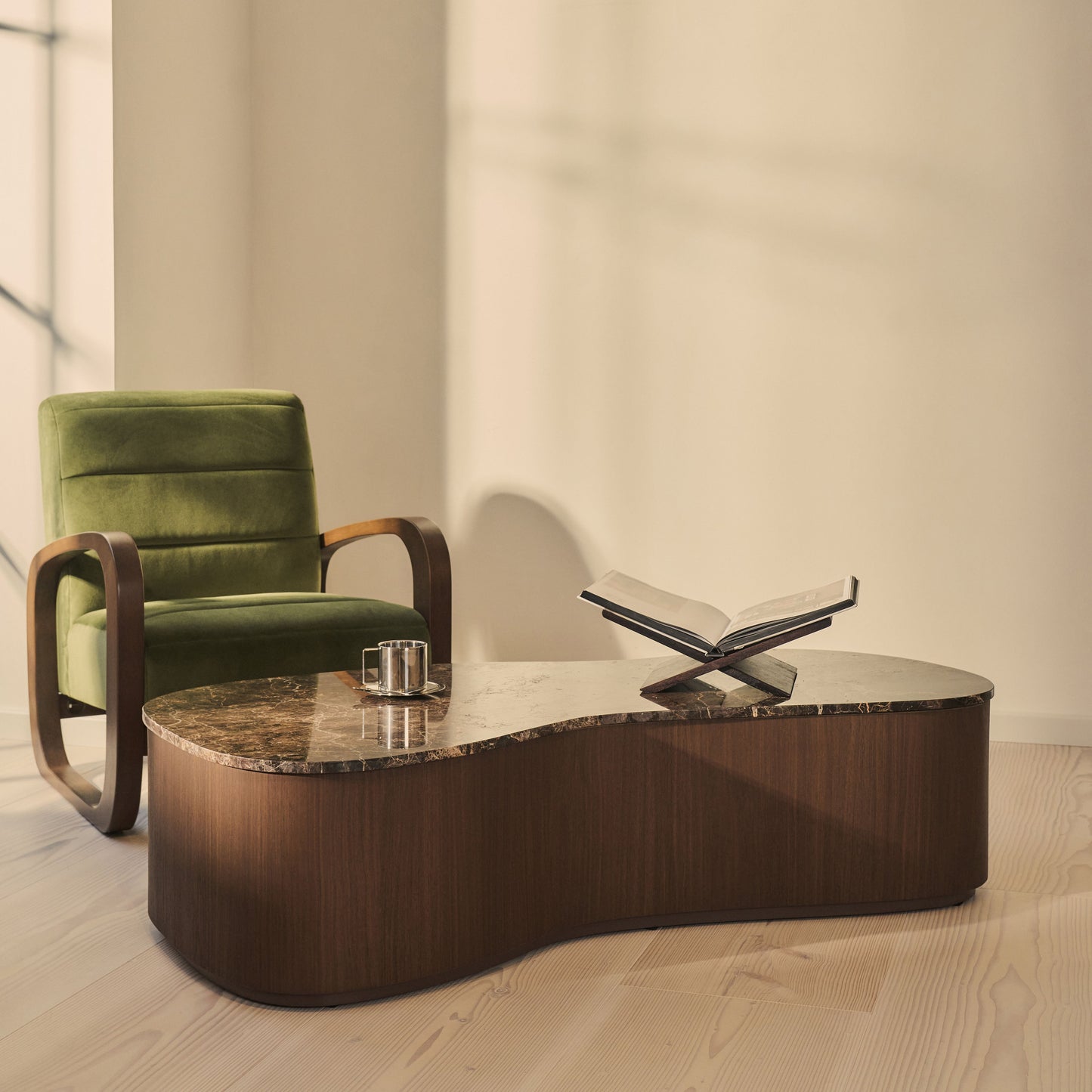 Arlo - Table basse extra large en bois foncé Emperador irrégulier premium