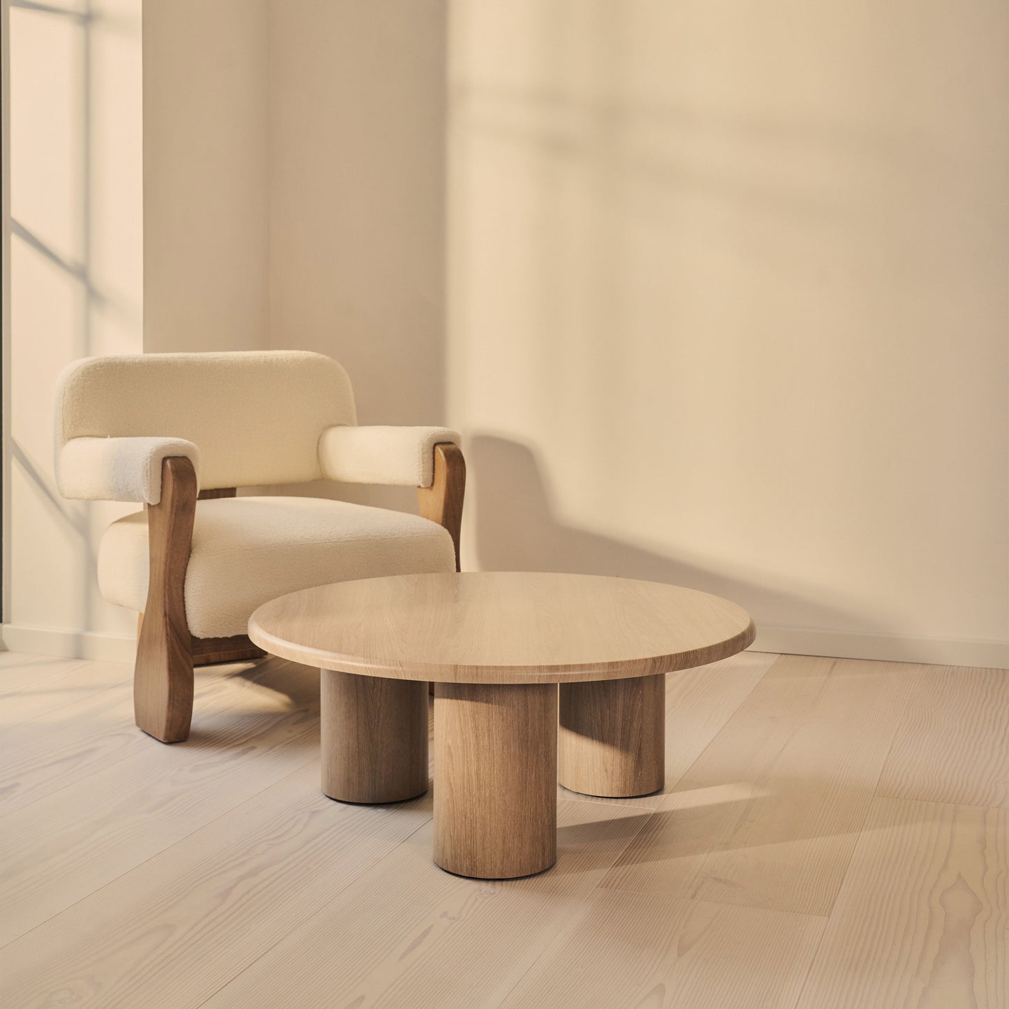 Alina - Grande table basse ronde en bois lavé