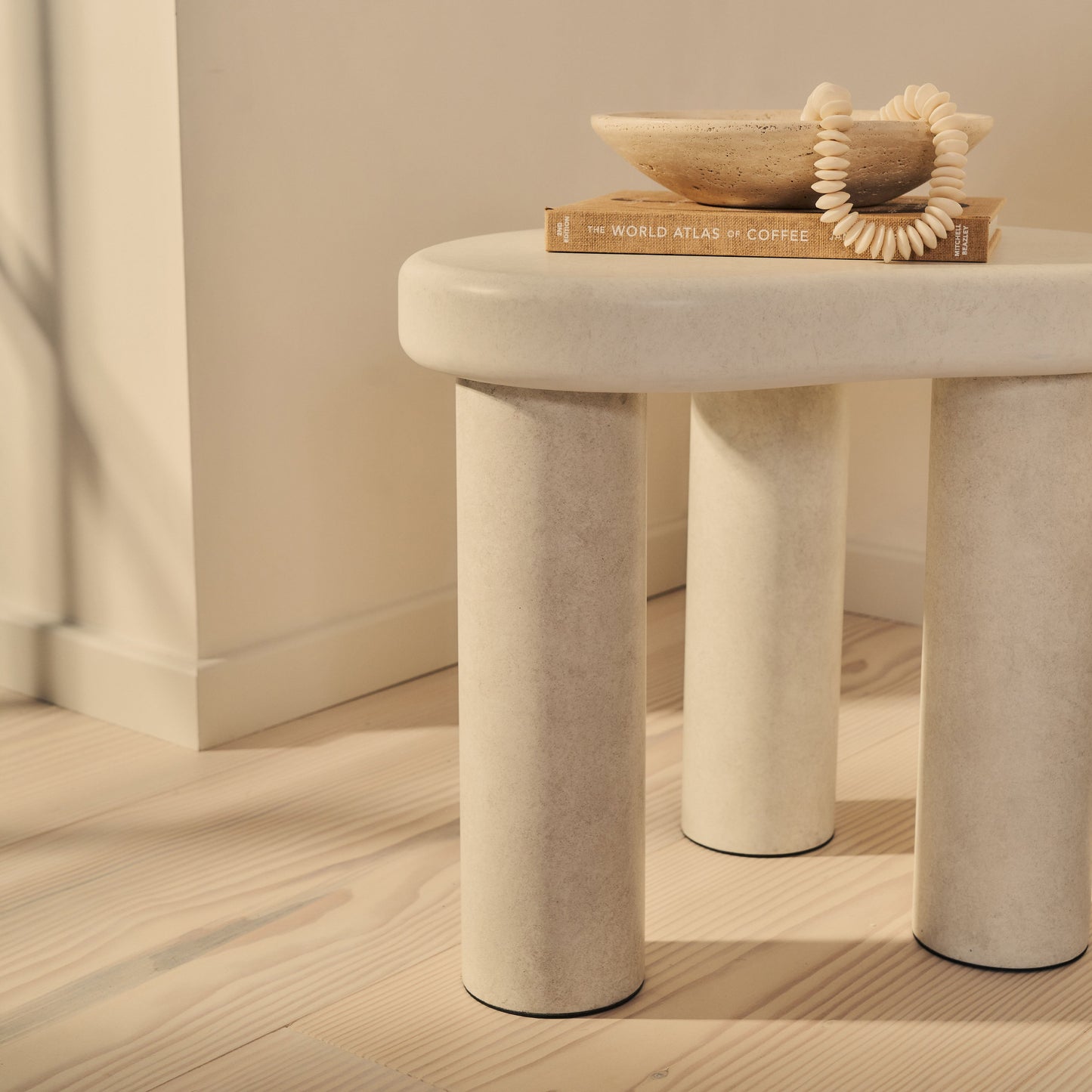 Savanna - Table d'Appoint en Bois Irrégulier et Béton