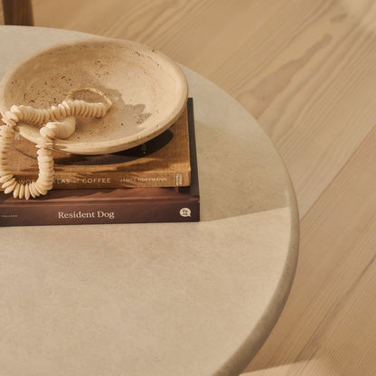 Alina - Grande table basse ronde en bois et béton