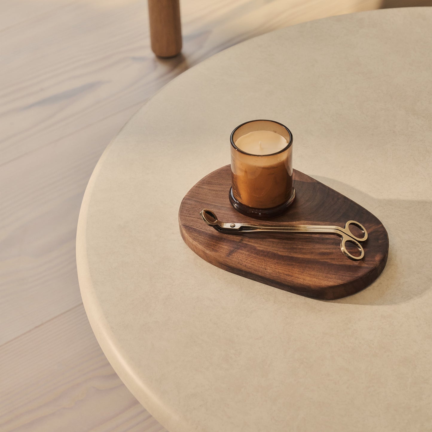 Alina - Grande table basse ronde en bois et béton