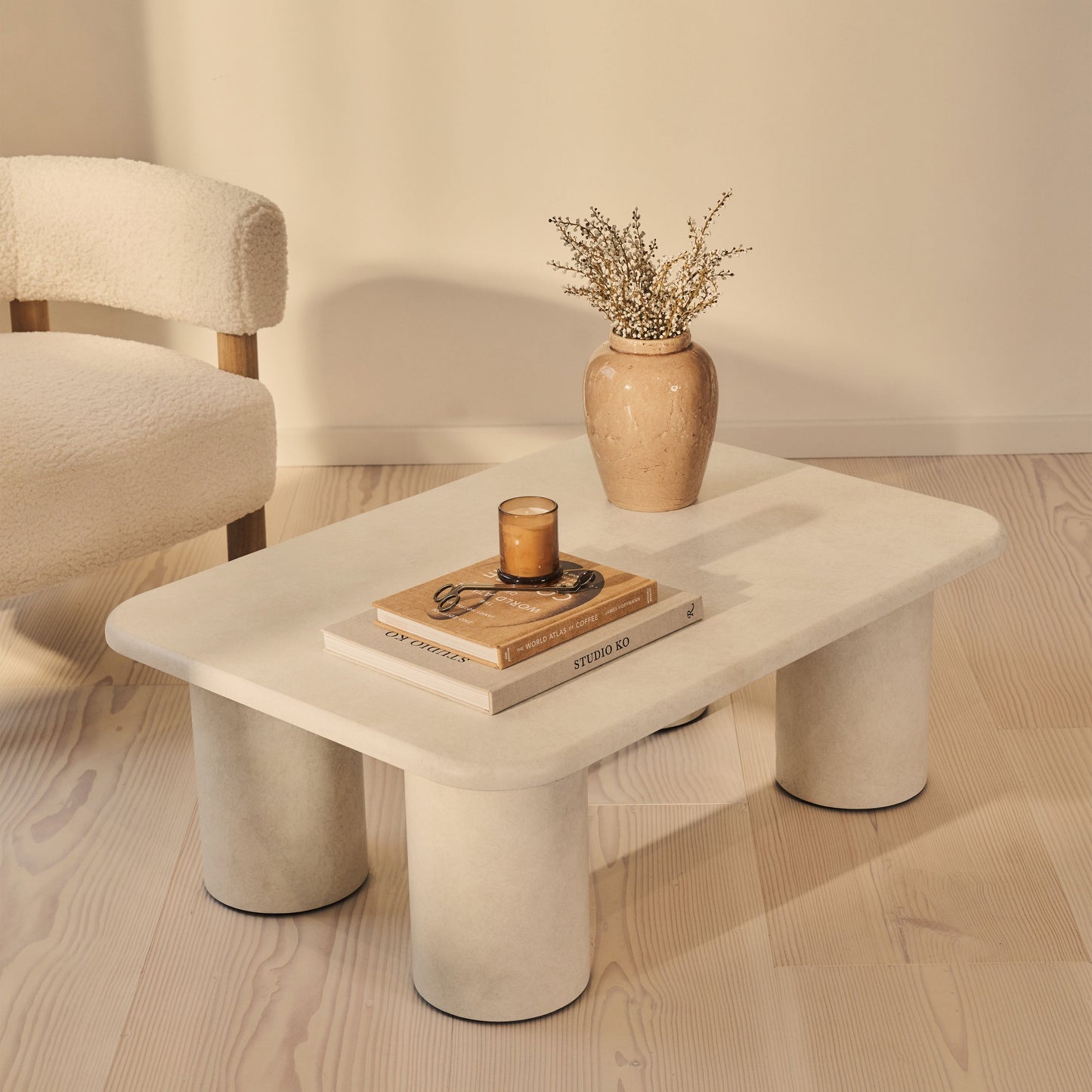 Alina - Grande table basse rectangulaire en bois et béton