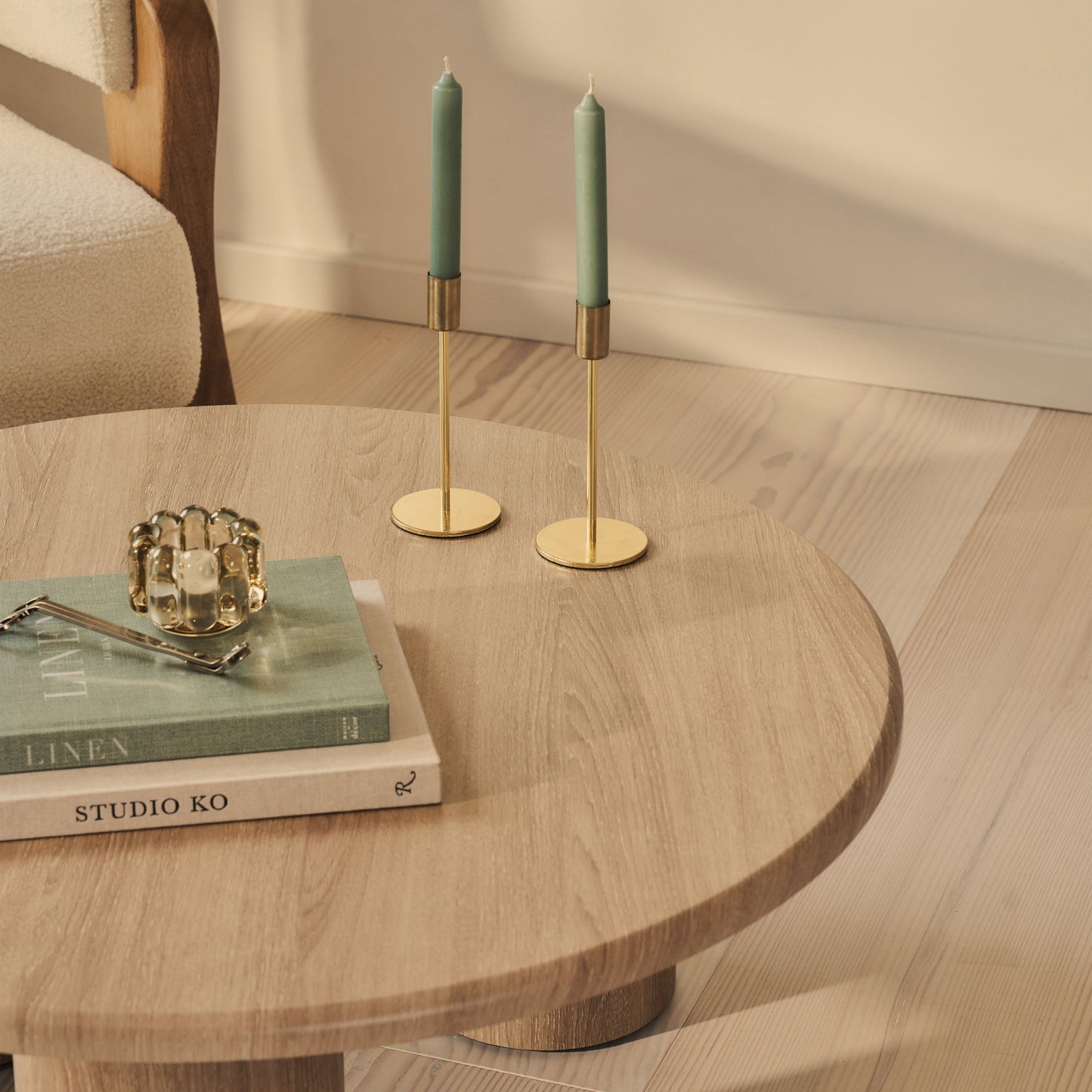 Alina - Grande table basse ronde en bois lavé