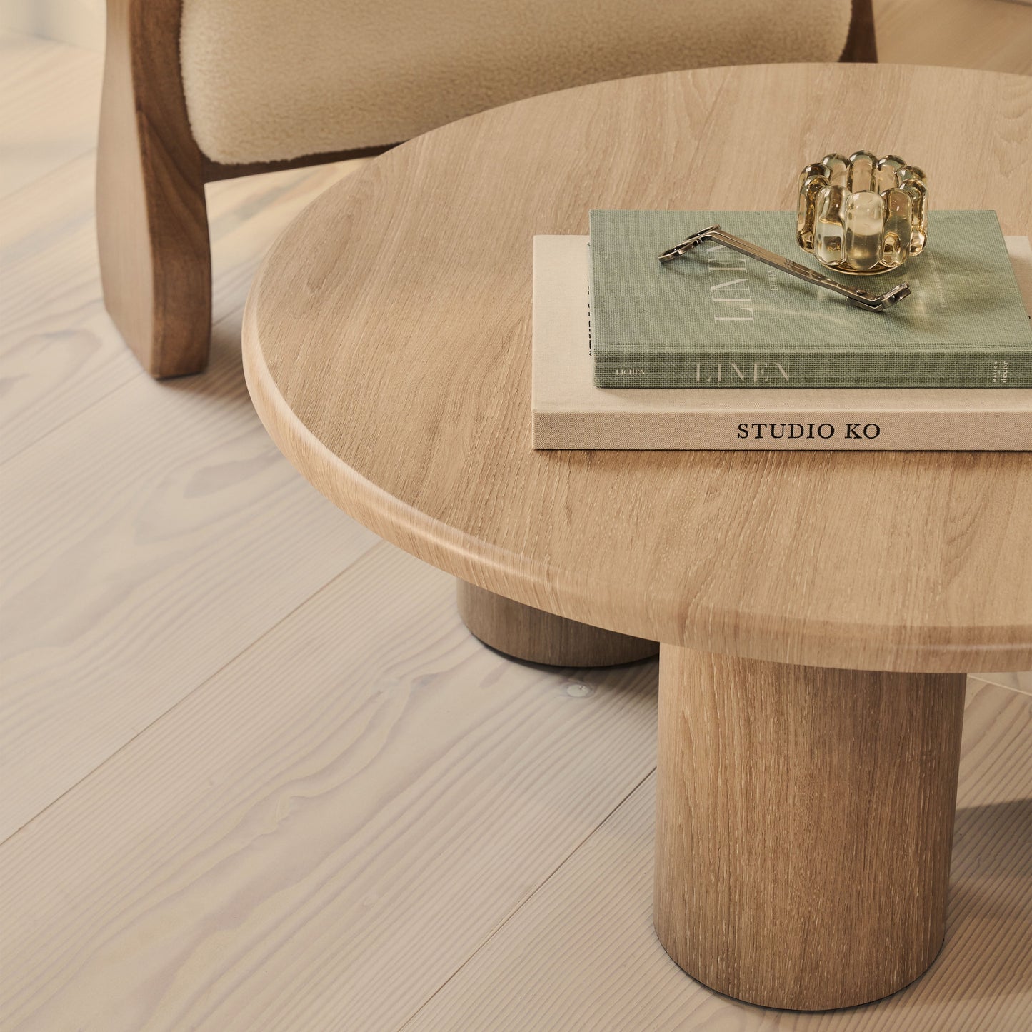 Alina - Grande table basse ronde en bois lavé