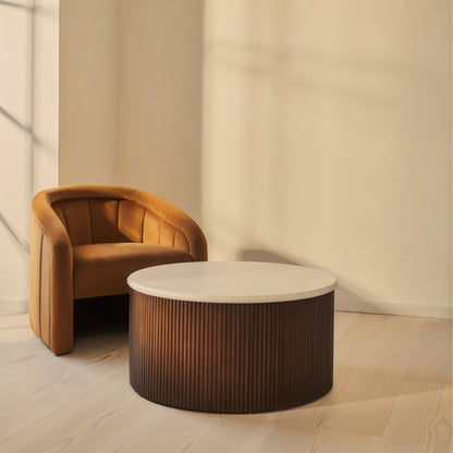 Cove - Table basse ronde nervurée en bois foncé
