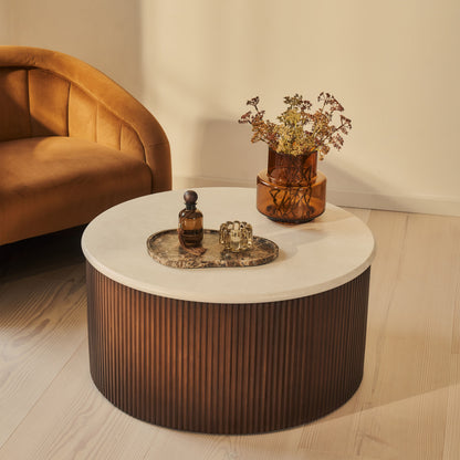 Cove - Table basse ronde nervurée en bois foncé