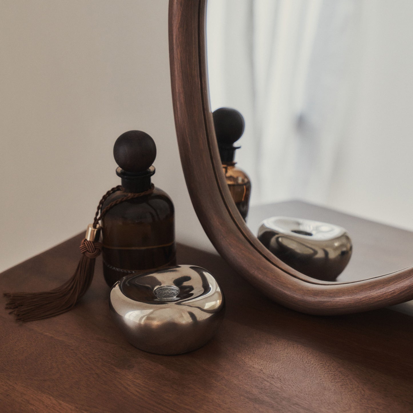 Aaliyah - Miroir mural irrégulier en bois foncé 42 cm x 35 cm