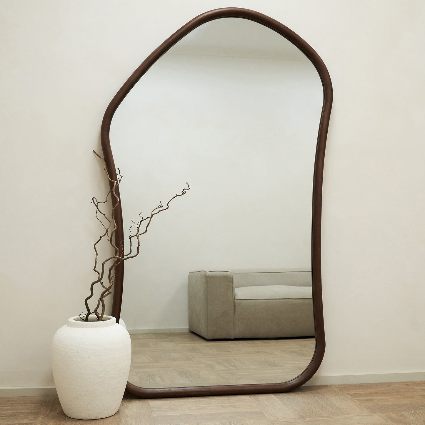 Aaliyah - Miroir irrégulier extra grand pleine longueur en bois foncé 180cm x 110cm