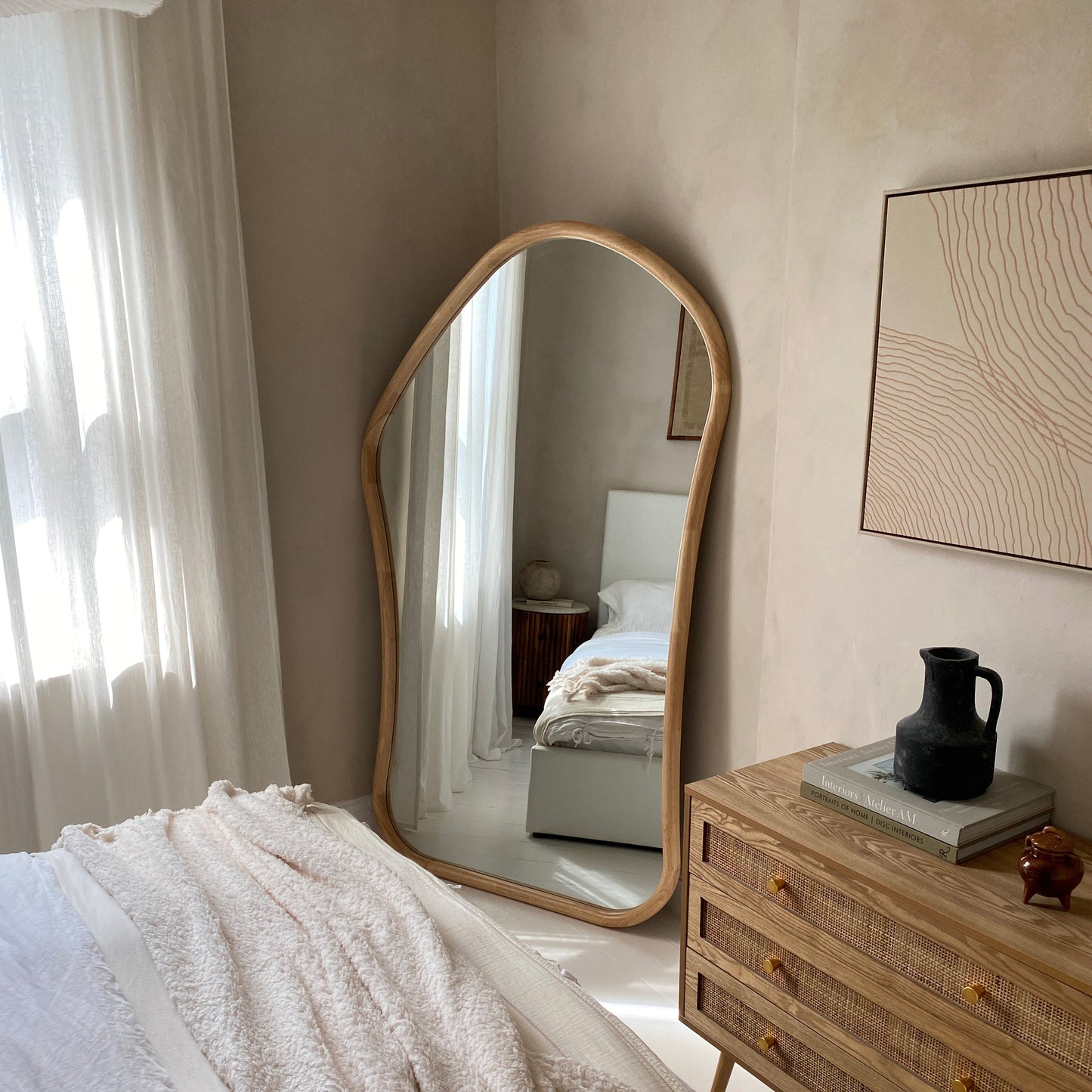 Aaliyah - Miroir irrégulier extra grand pleine longueur en bois clair 180 cm x 110 cm