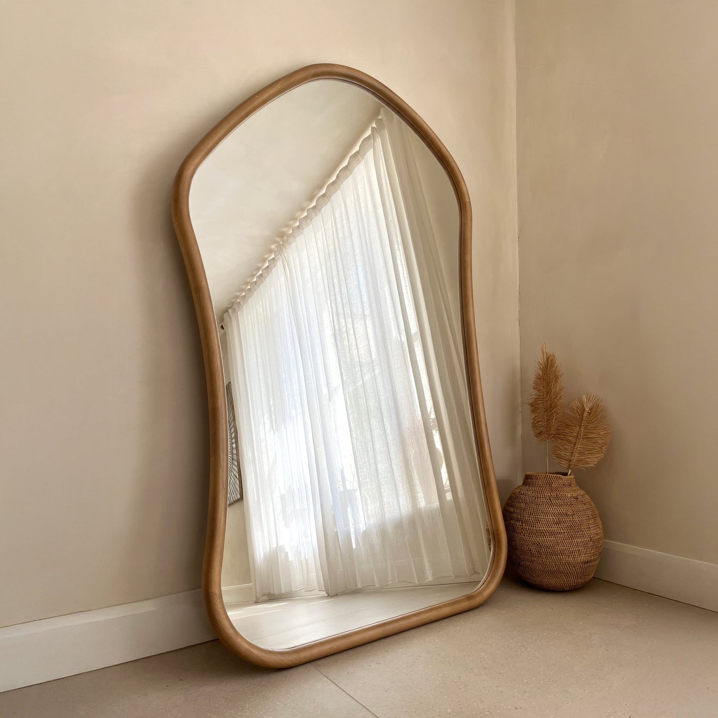 Aaliyah - Miroir irrégulier en bois chaud extra grand pleine longueur 180cm x 110cm