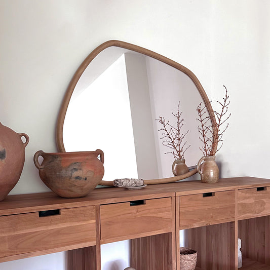 Aaliyah - Miroir mural irrégulier en bois chaud 110 cm x 80 cm