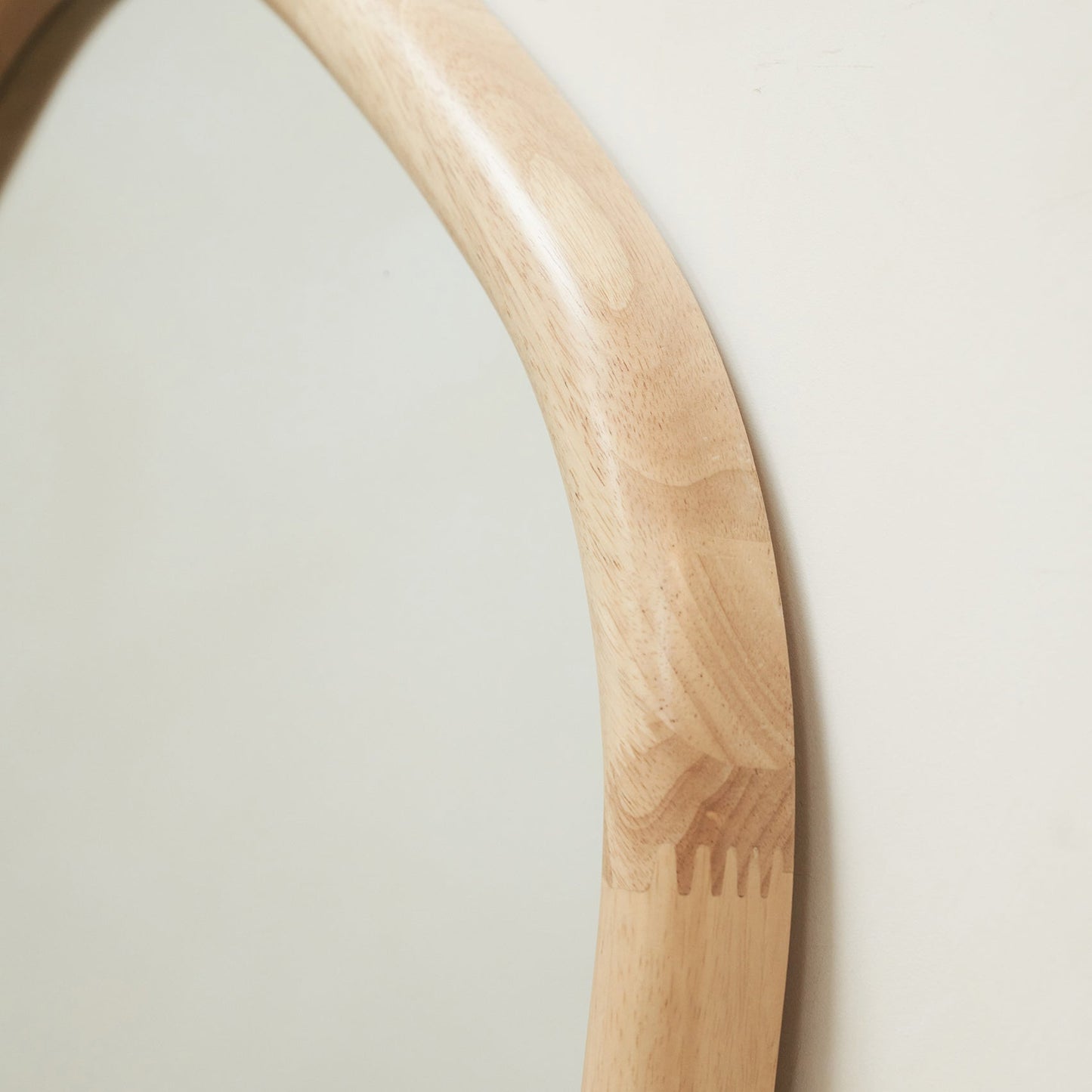 Aaliyah - Miroir irrégulier pleine longueur en bois clair 180 cm x 80 cm
