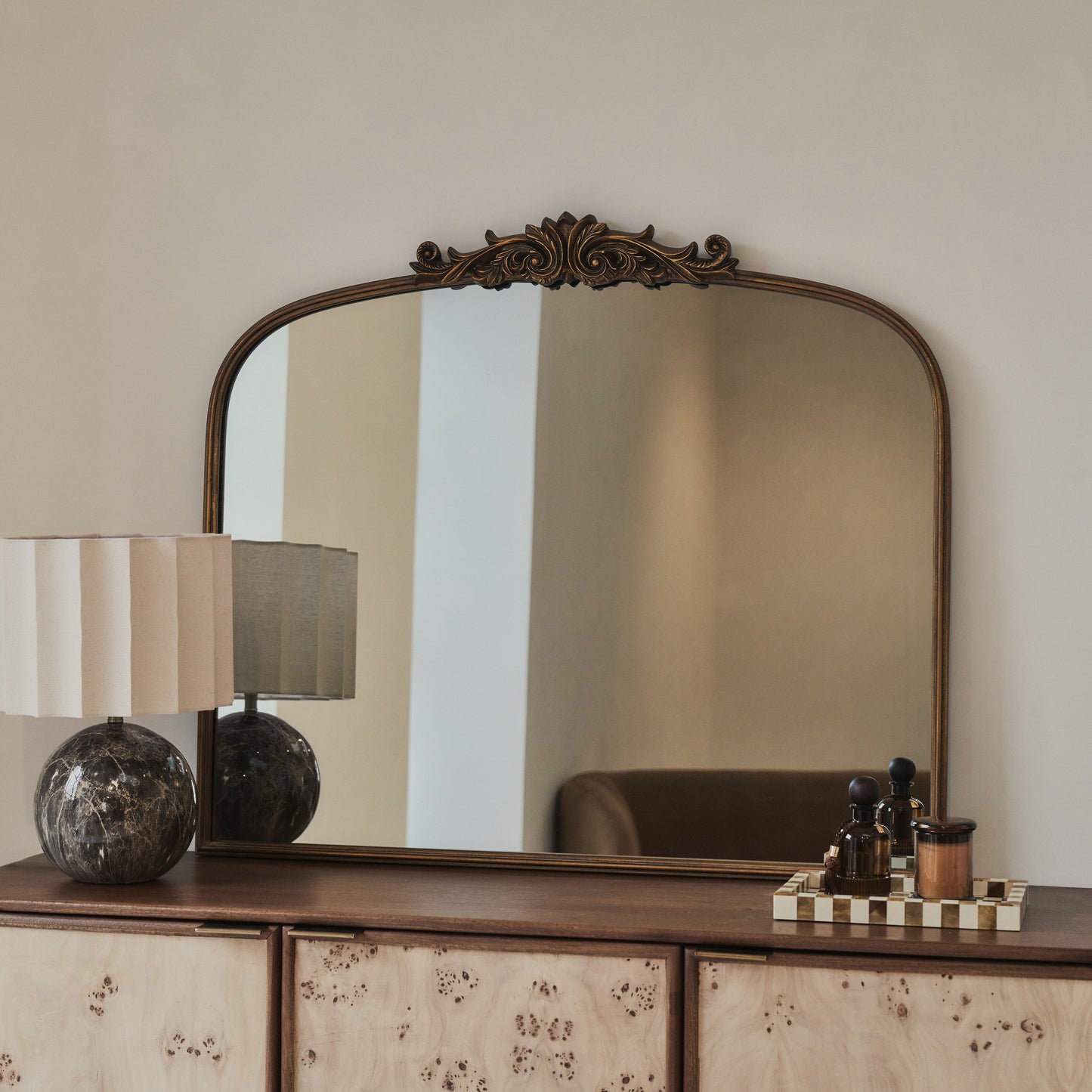 Amelia - Miroir de Cheminée Arqué en Métal Doré 100cm x 87cm