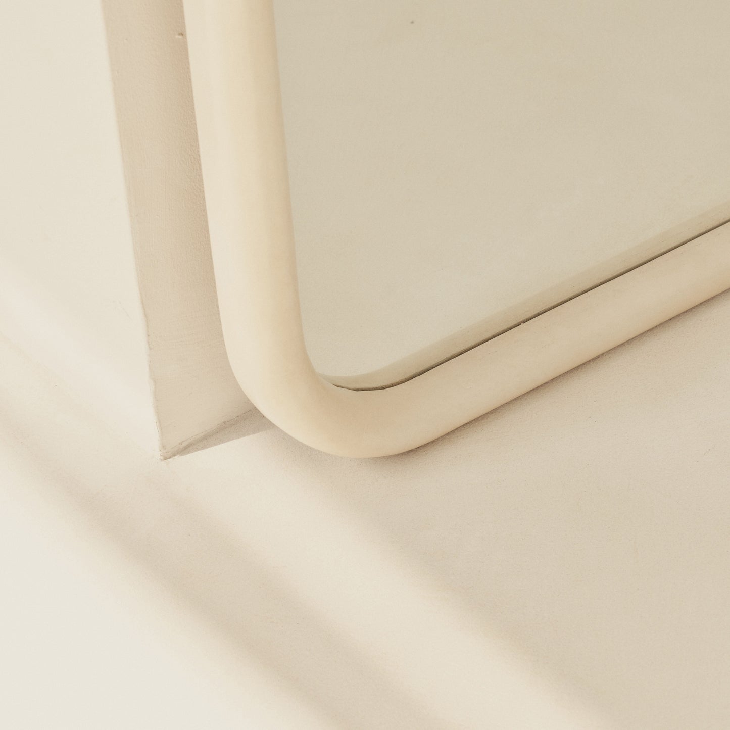 Amora - Miroir en béton arqué extra large pleine longueur 200 cm x 120 cm