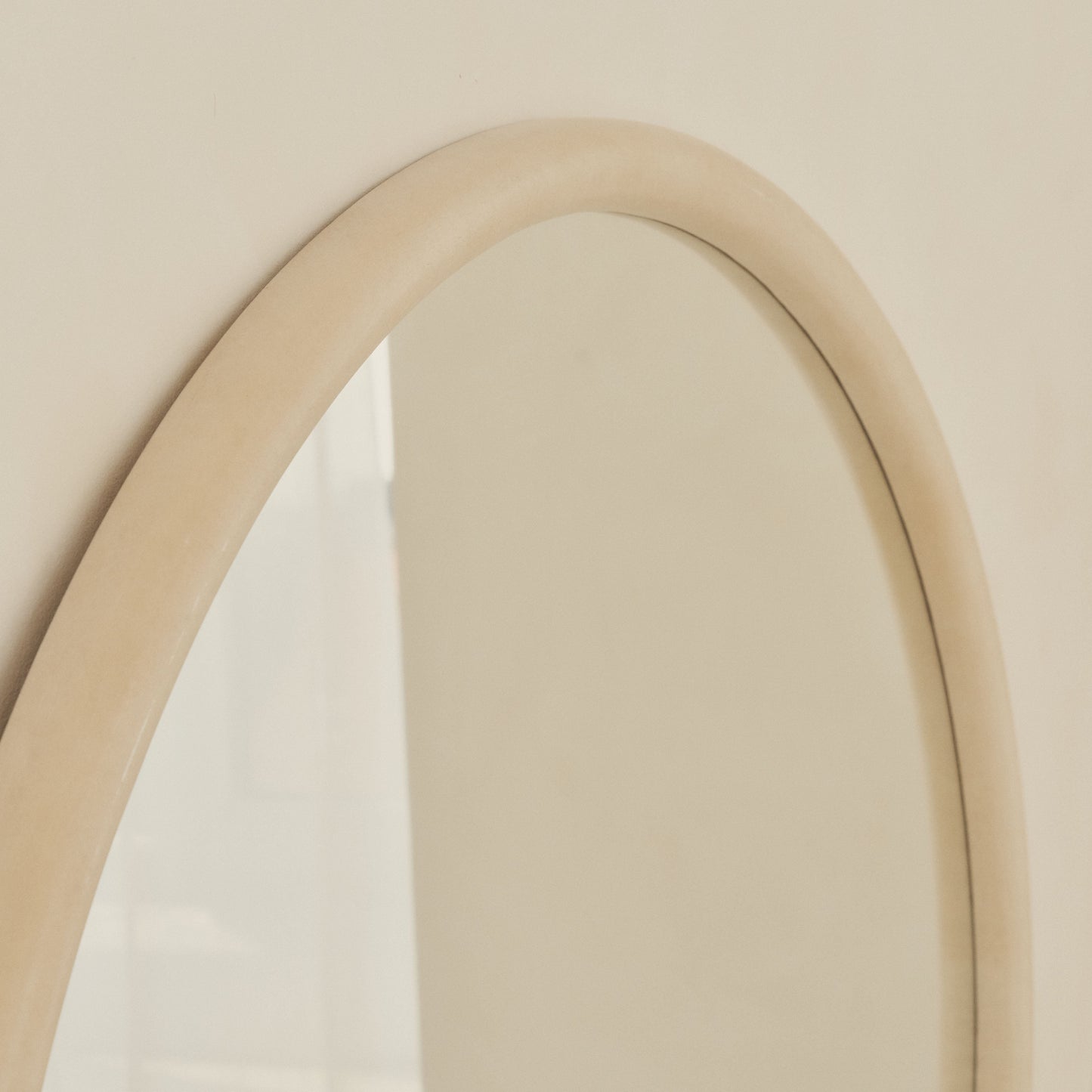 Amora - Grand Miroir Mural Rond en Béton 100cm x 100cm