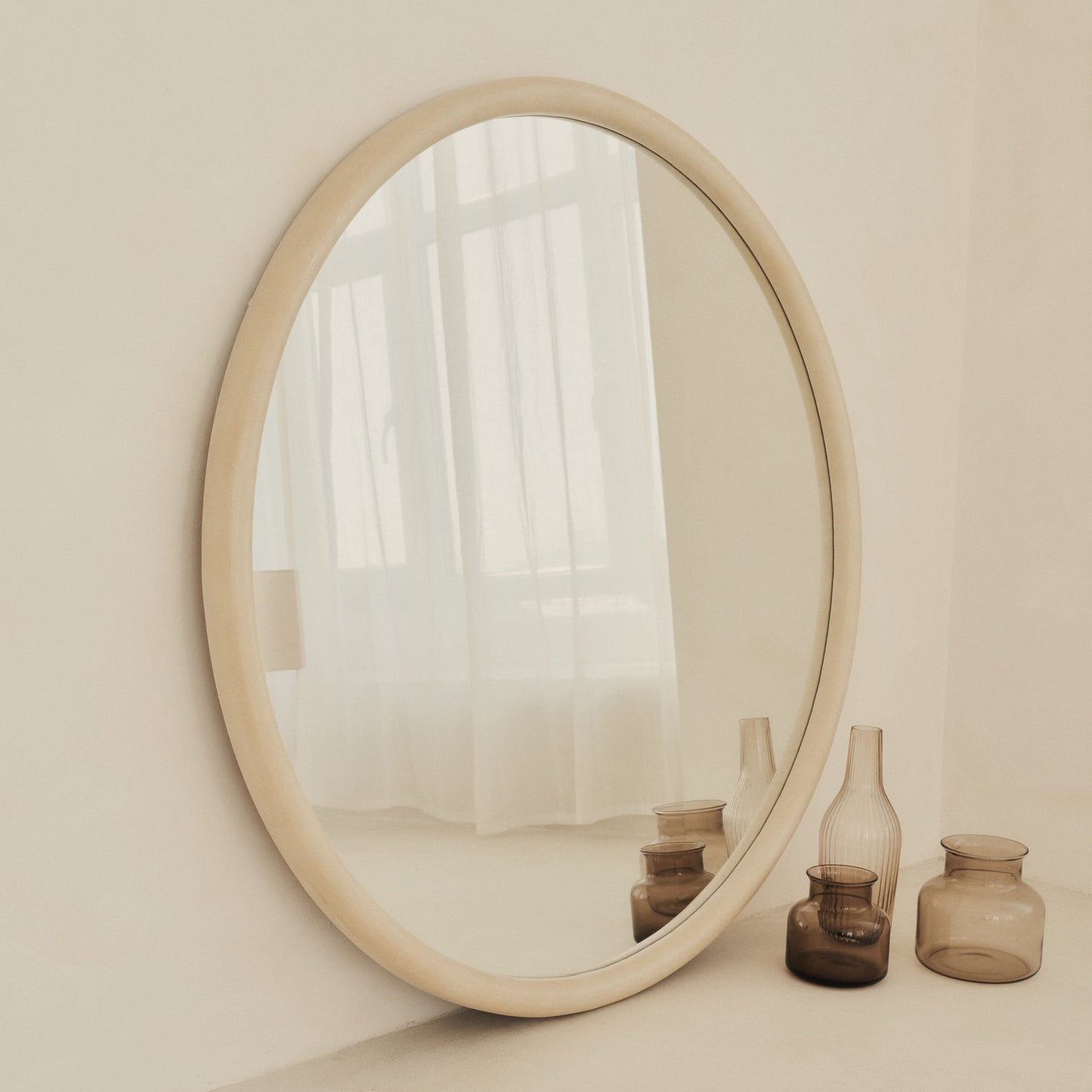 Amora - Grand Miroir Mural Rond en Béton 100cm x 100cm