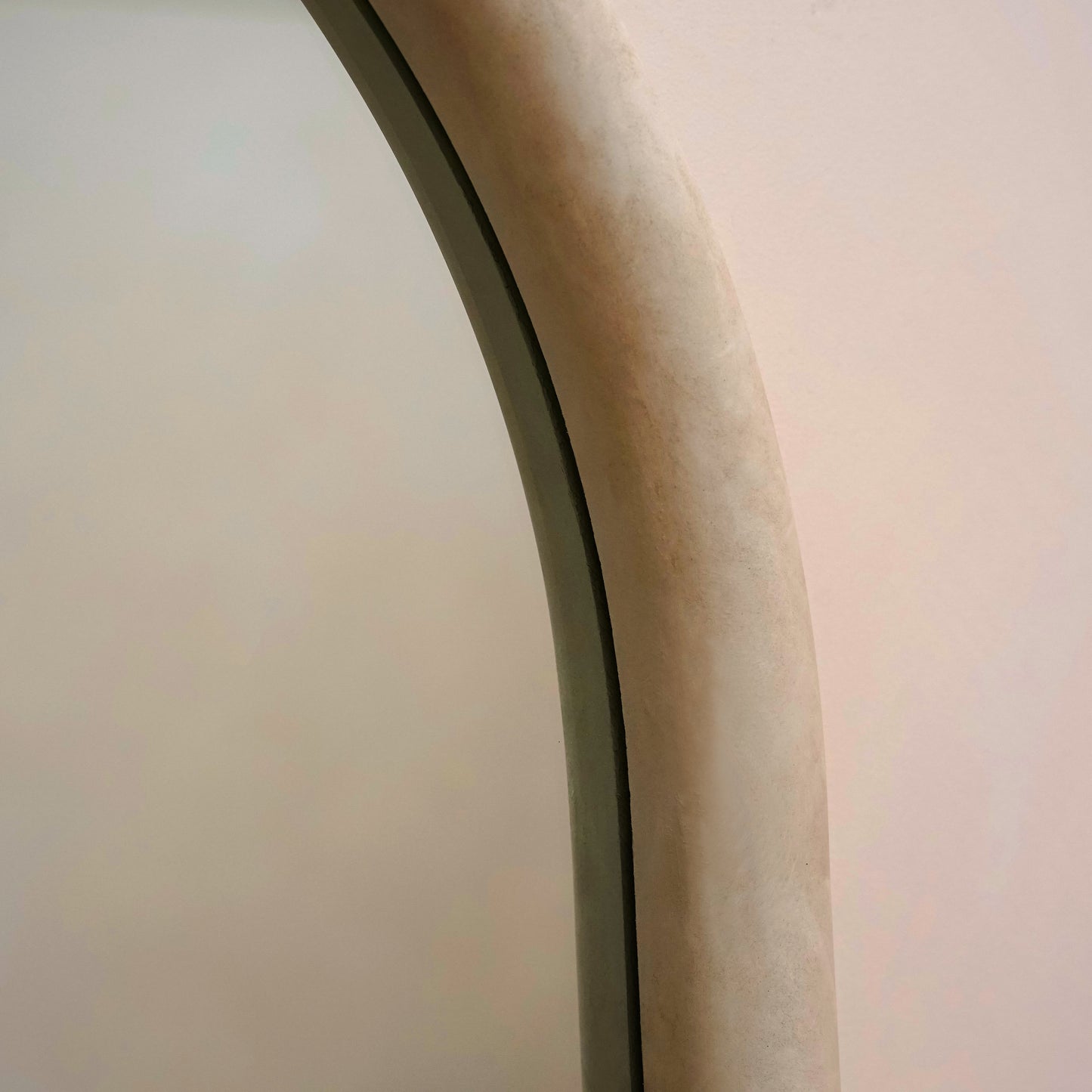 Amora - Miroir en béton grand format arche pleine longueur 172cm x 60cm
