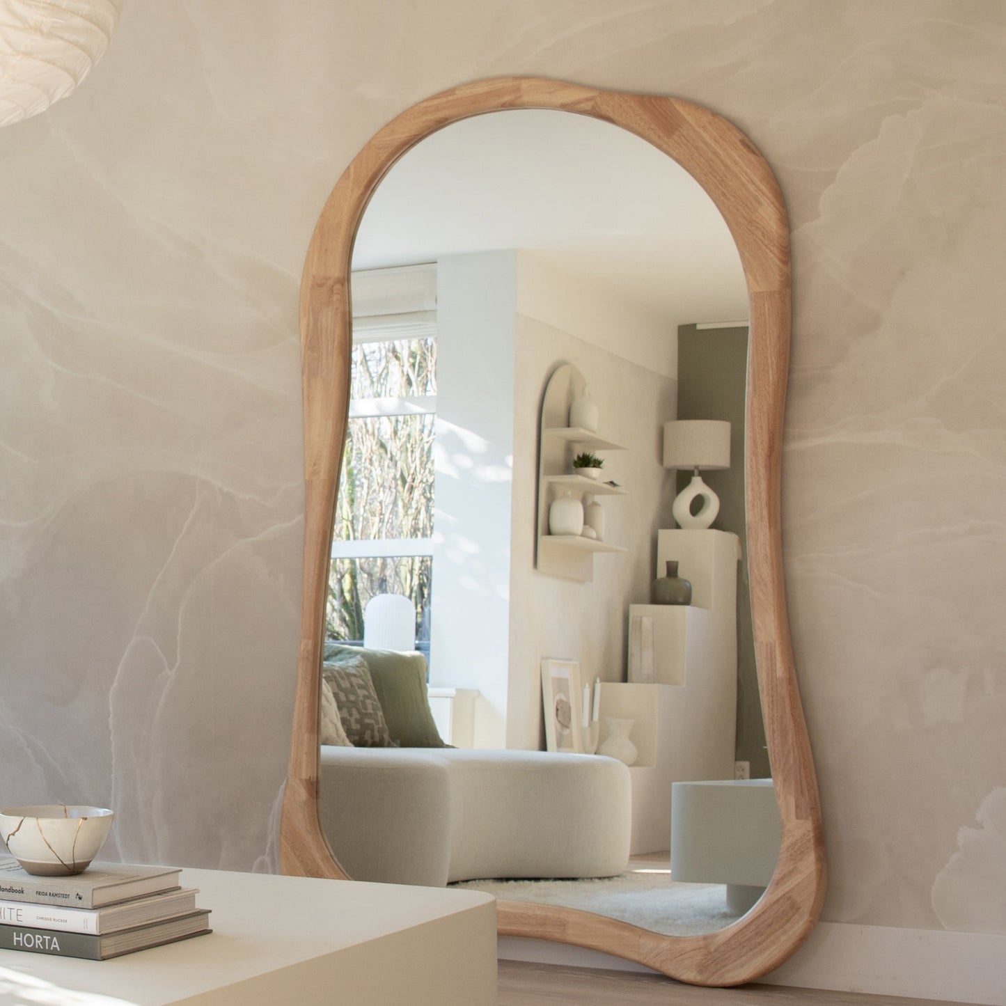 Arcurva - Miroir irrégulier extra grand pleine longueur en bois clair 190cm x 120cm