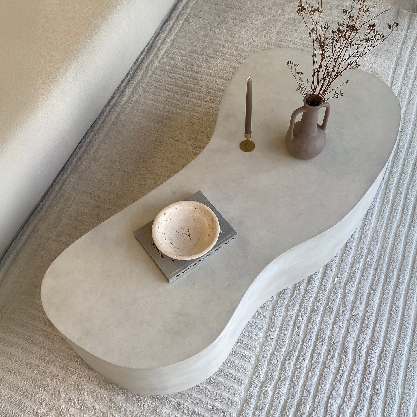 Arlo - Table basse extra large irrégulière en béton