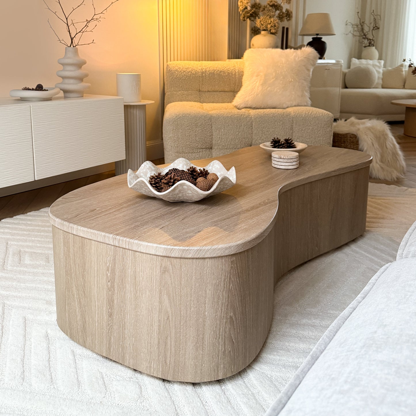 Arlo - Table basse extra large irrégulière en bois lavé