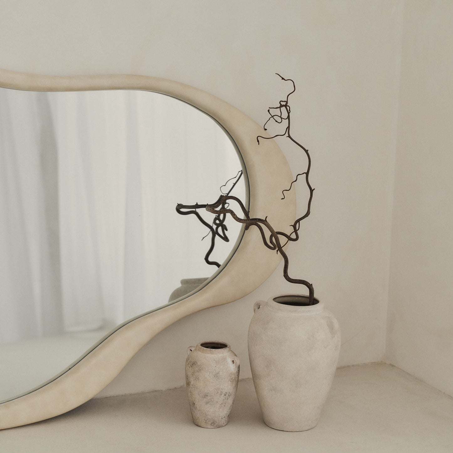Arcurva - Grand Miroir Irrégulier en Béton pour Surcheminée 130cm x 80cm