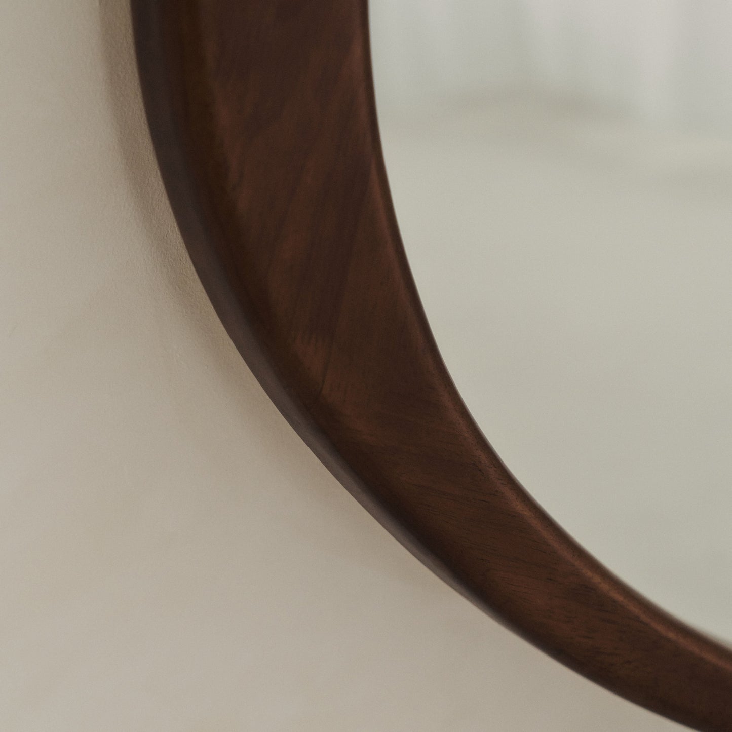 Arcurva - Grand Miroir Irrégulier à Cheminée en Bois Foncé 130cm x 80cm