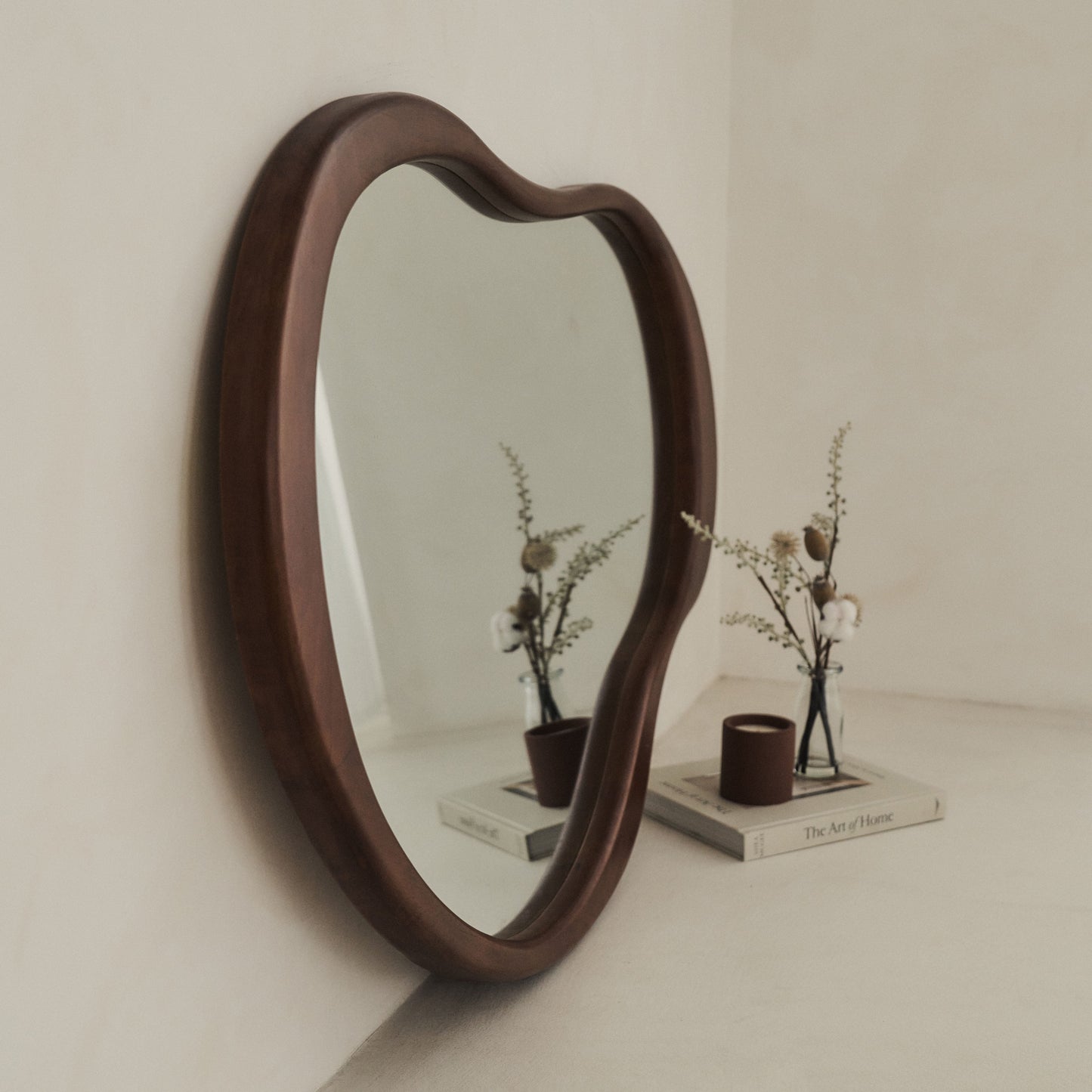 Arcurva - Grand Miroir Irrégulier à Cheminée en Bois Foncé 130cm x 80cm