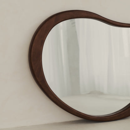 Arcurva - Grand Miroir Irrégulier à Cheminée en Bois Foncé 130cm x 80cm