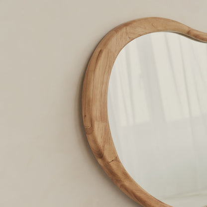 Arcurva - Grand miroir irrégulier en bois clair pour manteau de cheminée 130cm x 80cm