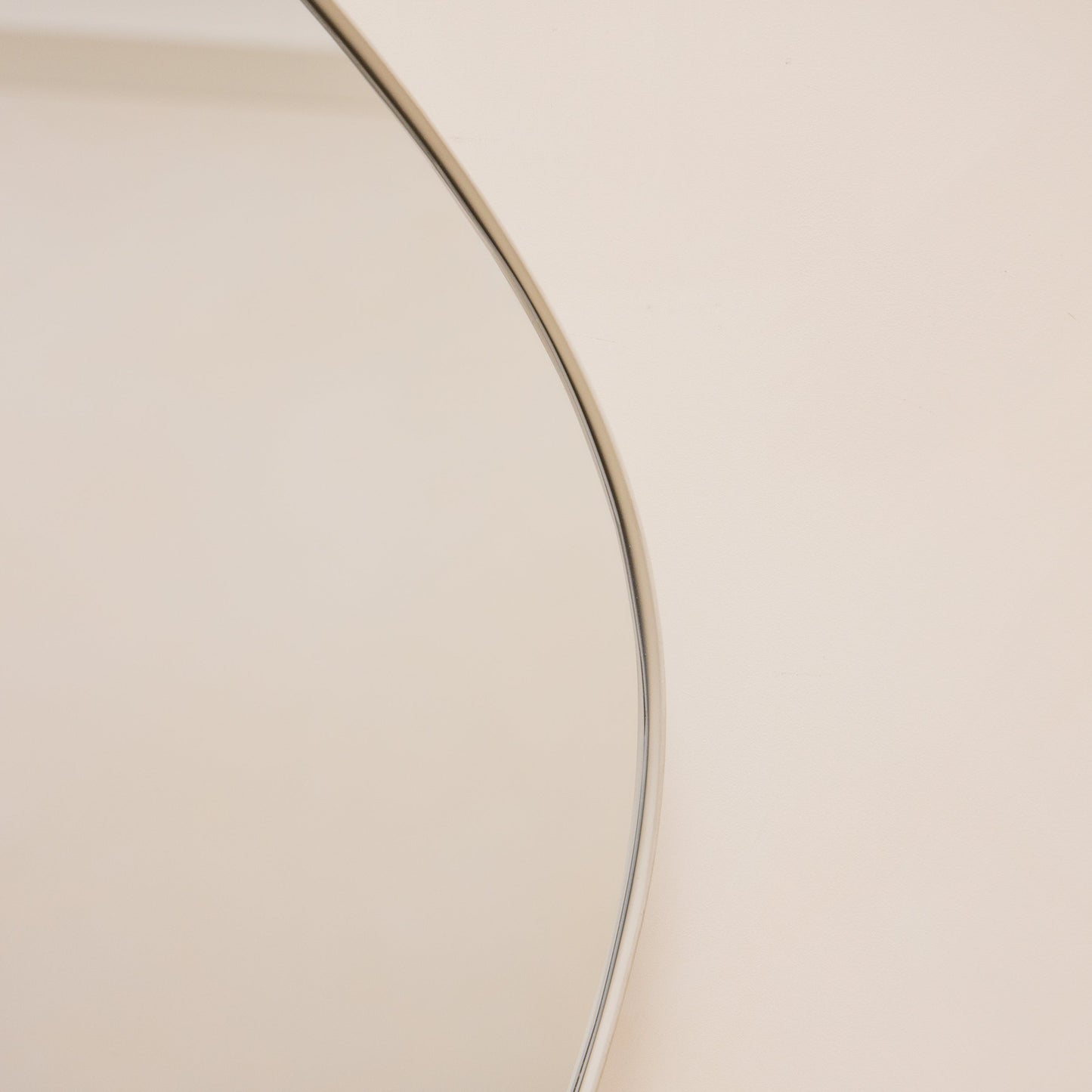 Ava - Miroir irrégulier en forme d'étang écru 100 cm x 70 cm