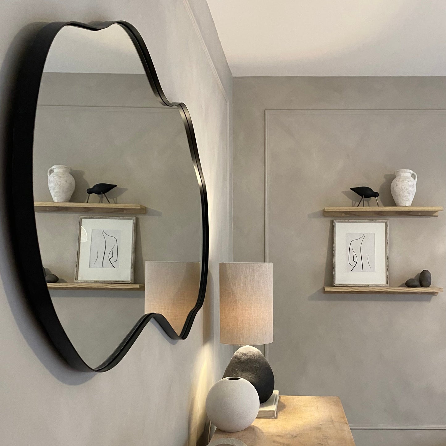 Ava - Miroir irrégulier en forme d'étang noir 125 cm x 65 cm