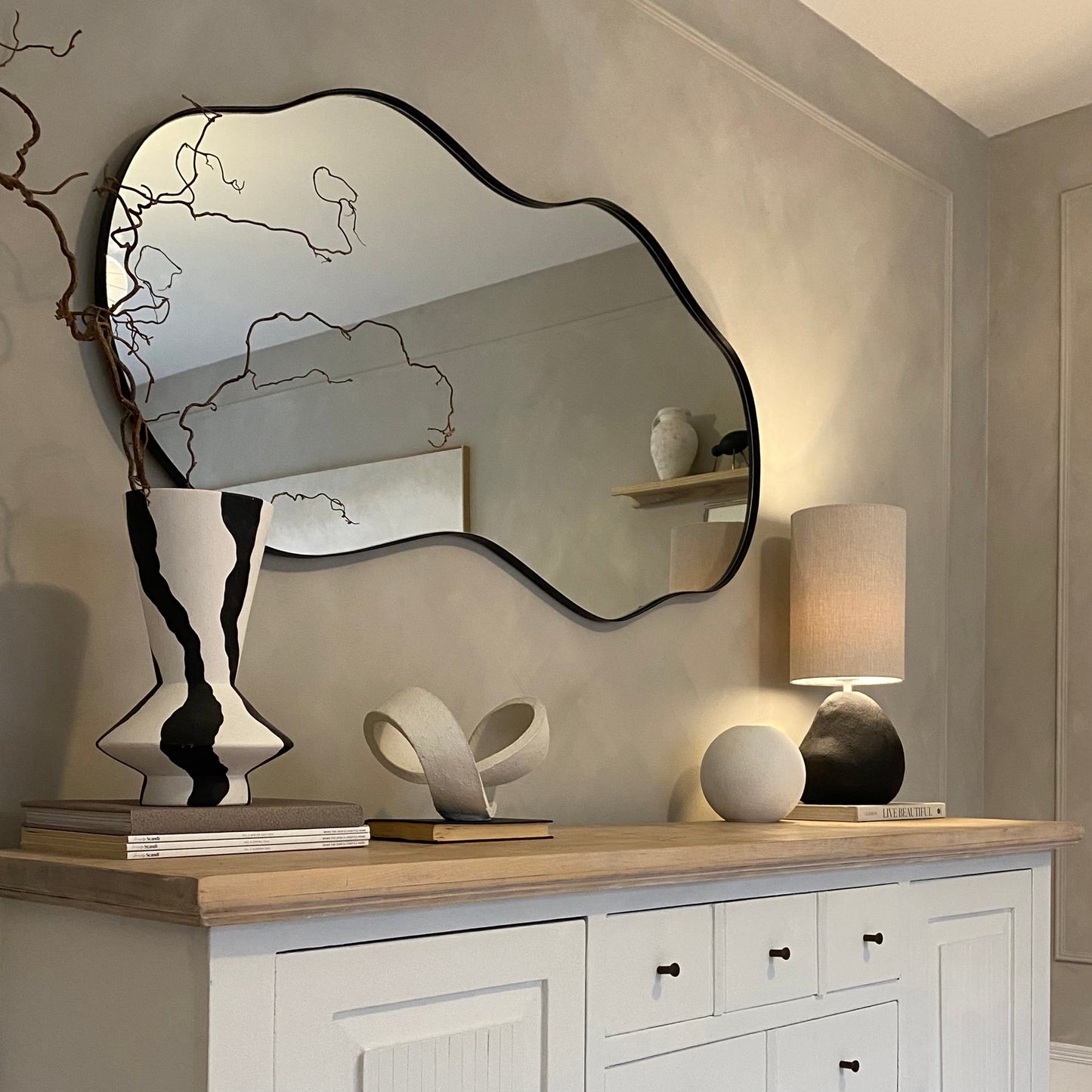 Ava - Miroir irrégulier en forme d'étang noir 125 cm x 65 cm