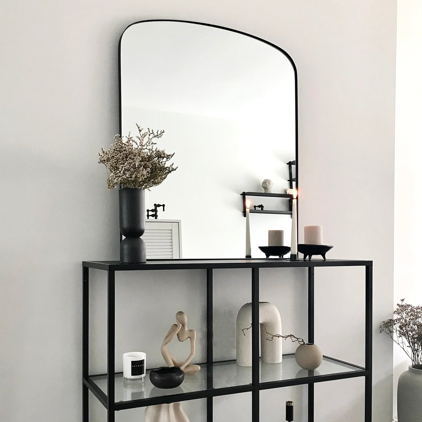 Bowness - Miroir Mural Métallique Contemporain Arqué Noir 90cm x 75cm